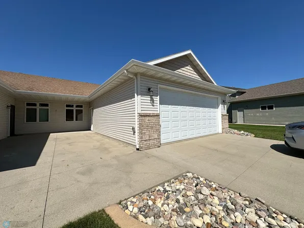 4415 53rd St S, Fargo, ND 58104