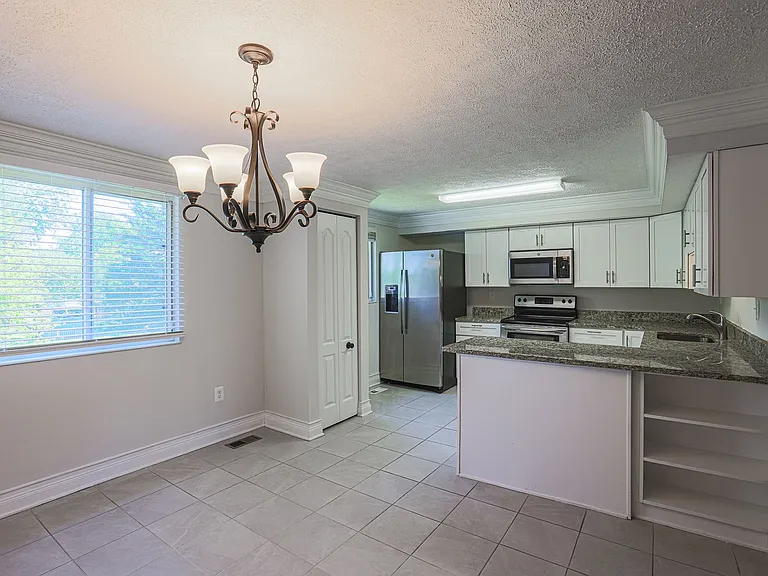831 Comer Sq — Photo 8