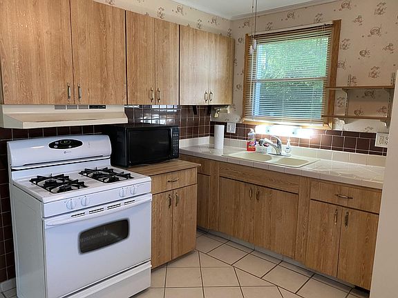 5th image of 326 Minocqua St