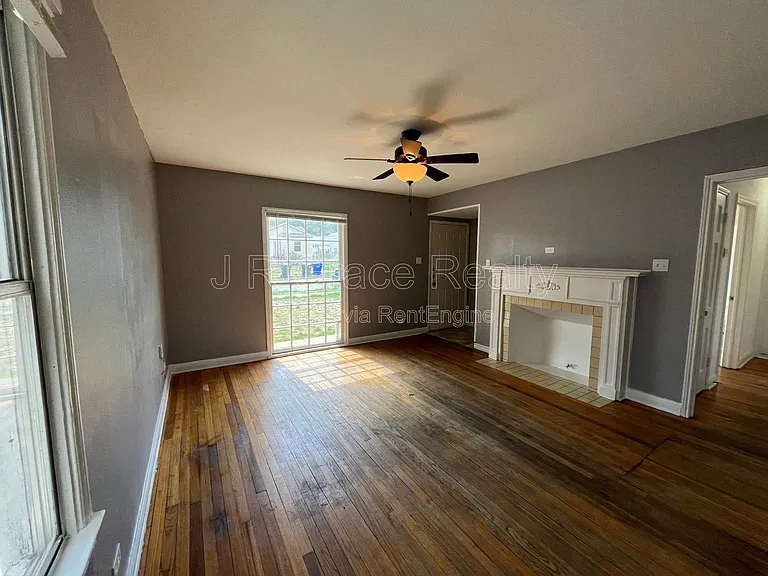 2805 Mitchell Ave — Photo 3