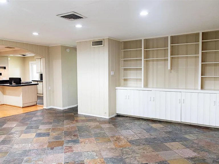 5564 Aspen St — Photo 1