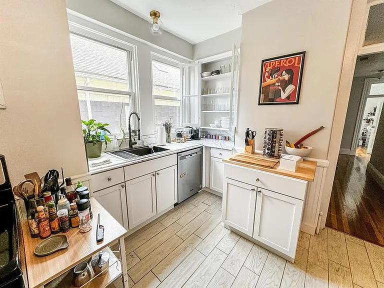 35 Essex St #1 — Photo 1