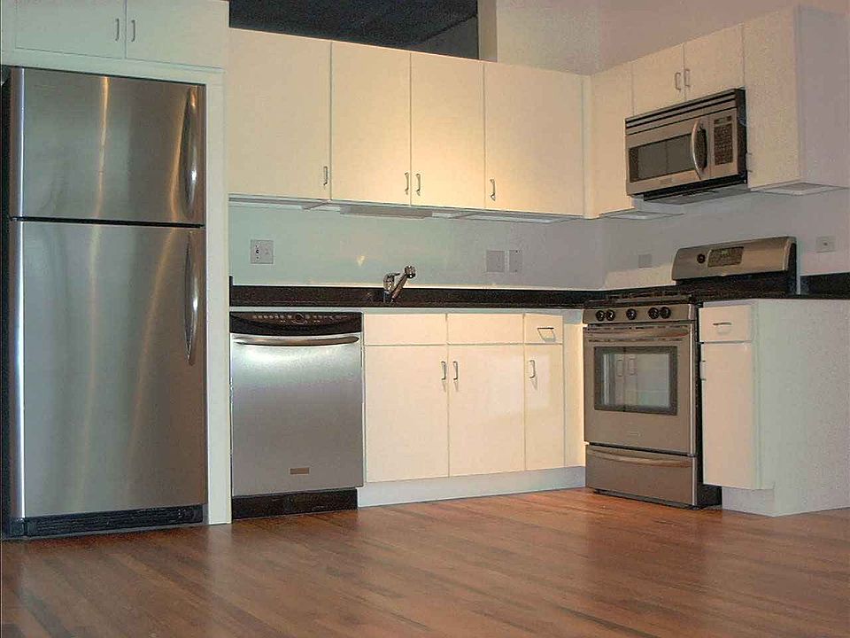 Stainless app, Granite cntr, Hardwood flrs
