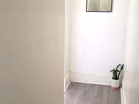 5th image of 2608 W Jackson St #B