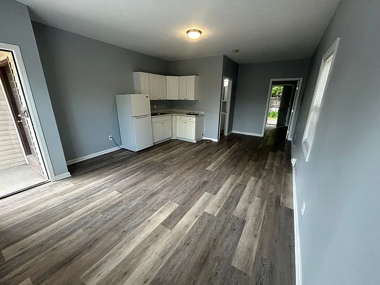 1324-26 E Main St — Photo 6