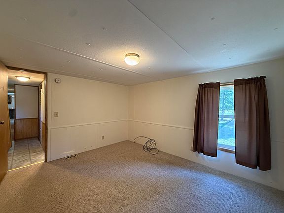 11th image of 1086 Chicago Rd