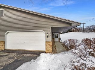 500 Oak Hill Cir, Chaska, MN 55318