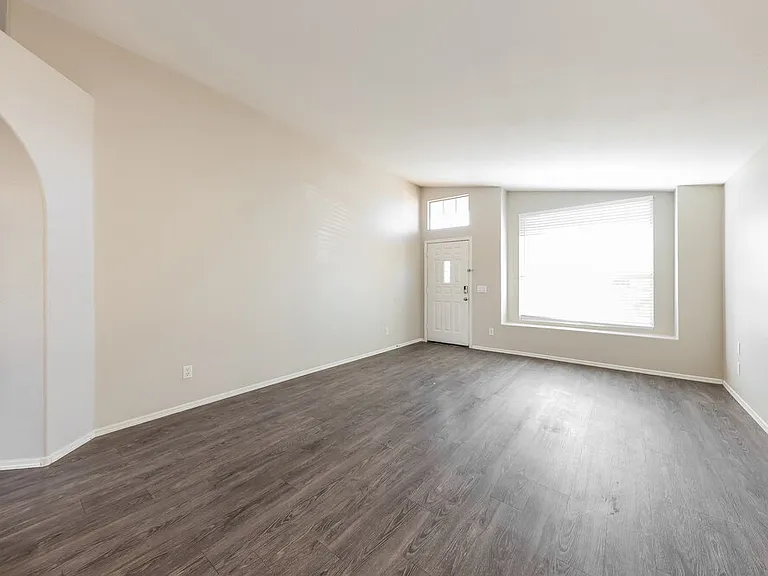 2709 N 122nd Ave — Photo 4