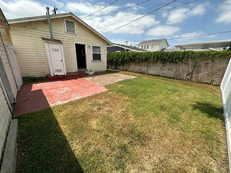 535 N Olive St — Photo 30