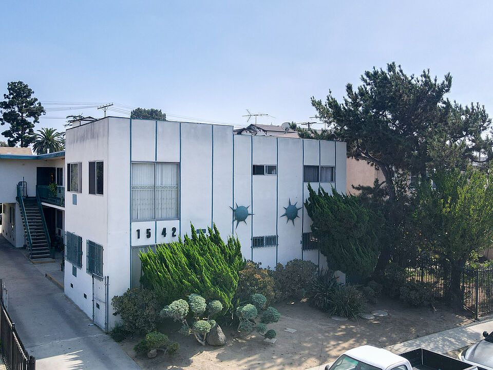 1st image of 1542 1/2 2nd Ave