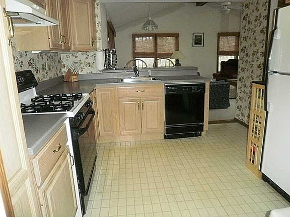 4th image of 5137 Hamlet Dr