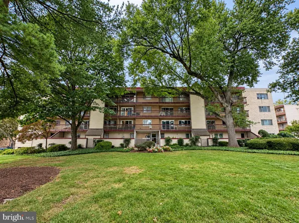 10300 Westlake Dr APT 102, Bethesda, MD 20817