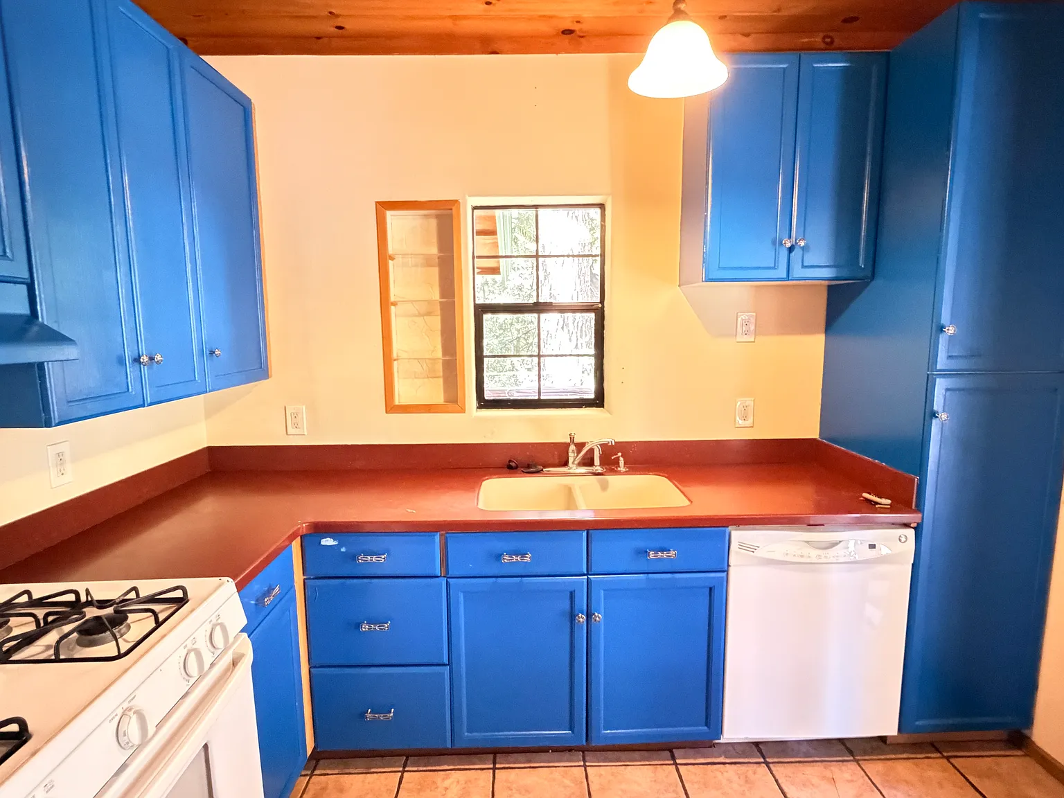 4 bed, 1465 sqft, $2,500 — Photo 3