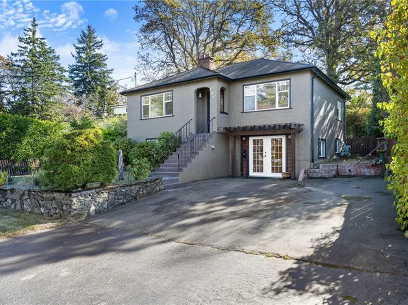 1085 Hulford St, Saanich, BC V8X 3B5