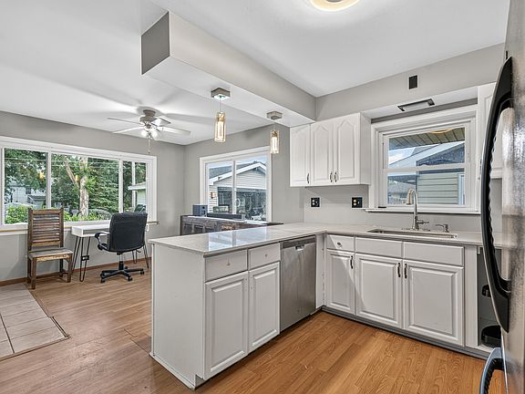 2nd image of 614 Katherine St