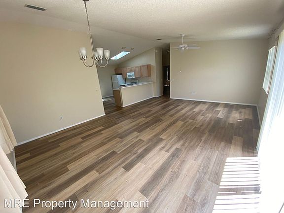 4th image of 2626 Moncayo Ave