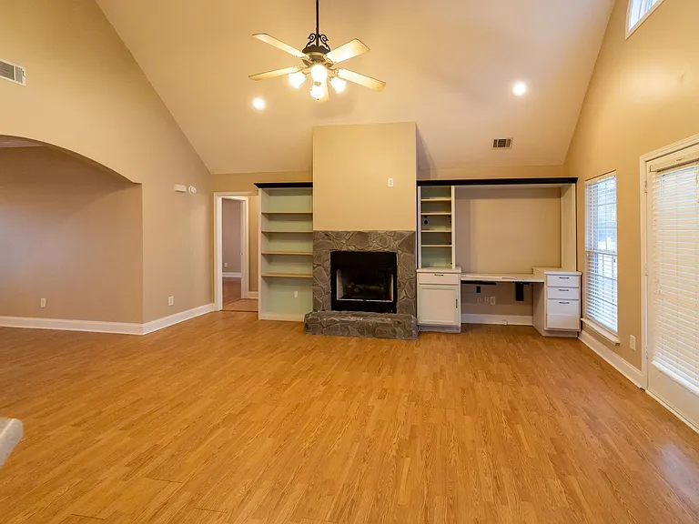 211 Silk Tree Trce — Photo 27