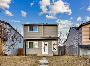 88 SW Abingdon Cres NE, Calgary, AB T2A 6S3