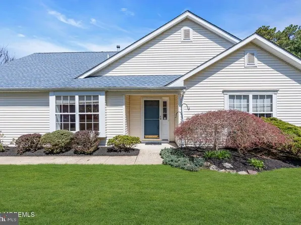 2621 Meadow Lake Dr, Toms River, NJ 08755
