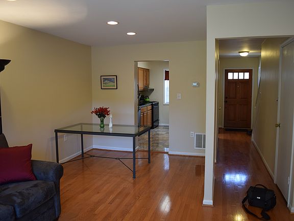 3rd image of 822 College Pkwy #9
