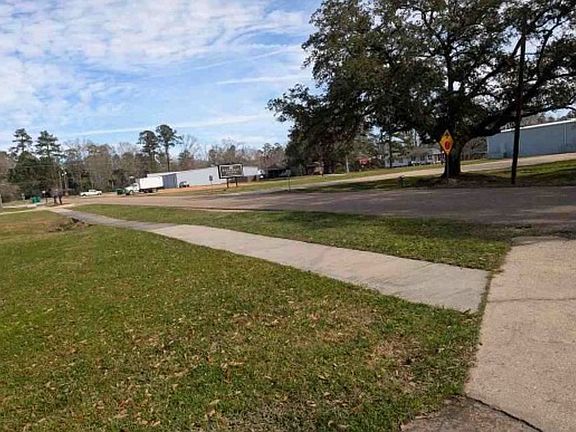 Exterior Neighborhood (street photo)