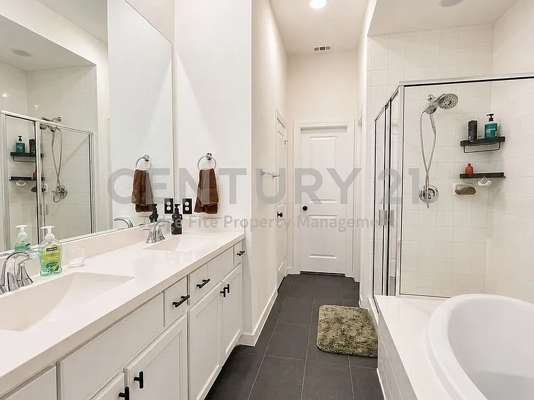 1131 Queensdown Way — Photo 8