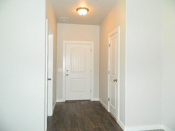 3rd image of 1025 Creekside Dr