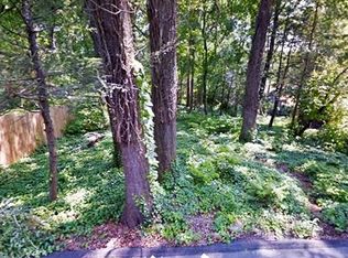 4 Hawthorne Ln, Asheville, NC 28801