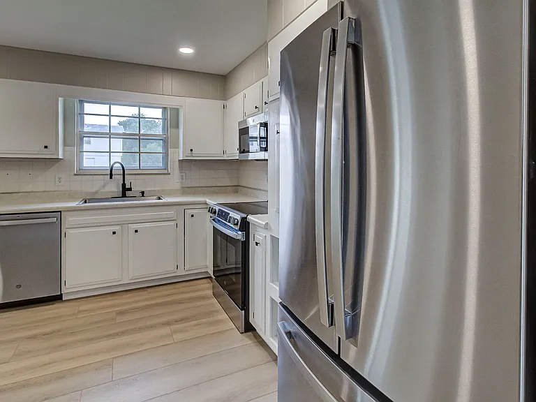 9521 Mobile Dr — Photo 8