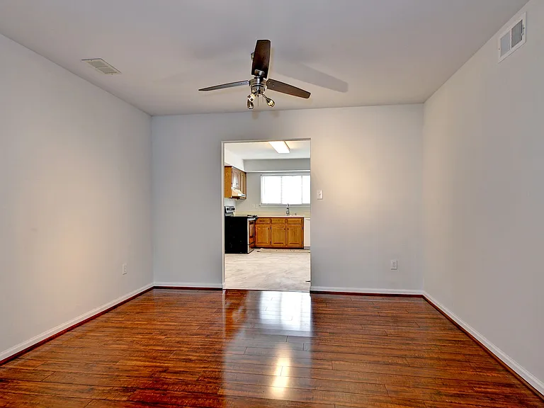1007 N Green Dr — Photo 12