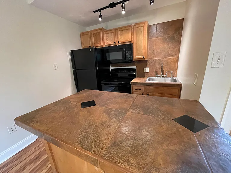 6814 Thomas Blvd — Photo 1