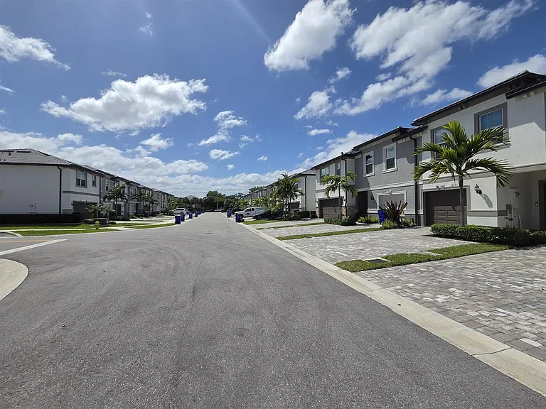 3213 Watercress Dr — Photo 3