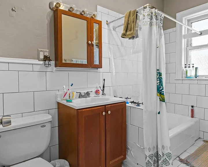 3501 N Pine Grove Ave — Photo 26