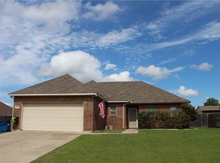 1015 Christine Dr, Cleburne, TX 76031