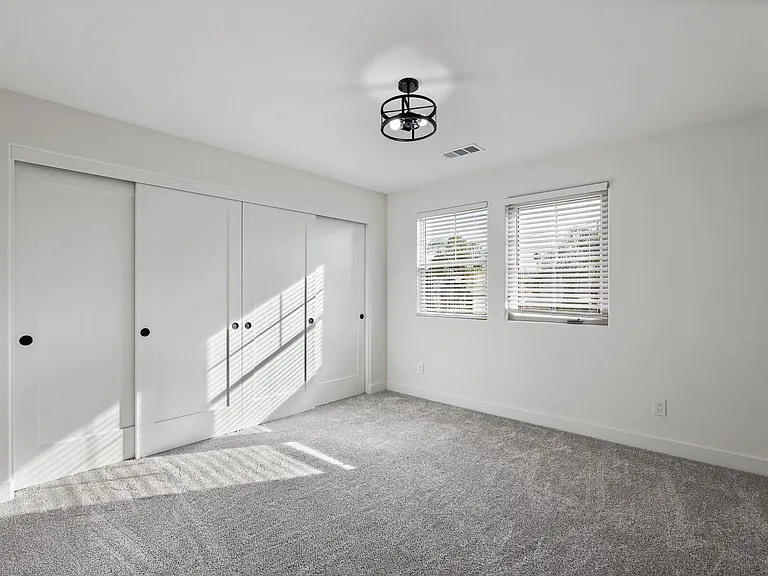 915 E Central Ave — Photo 3