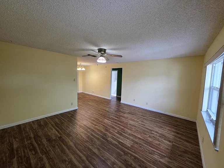 7195 NW 9th Ct — Photo 4