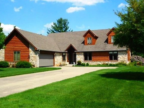2nd image of 3623 Lakewood Dr