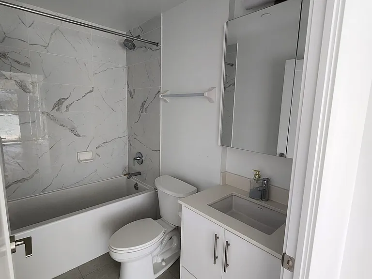 105 Oneida Cres #206 — Photo 14