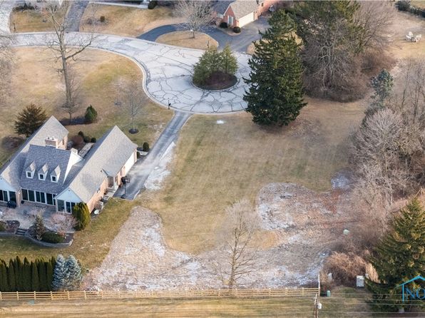 5 Stableside S, Ottawa Hills, OH 43615