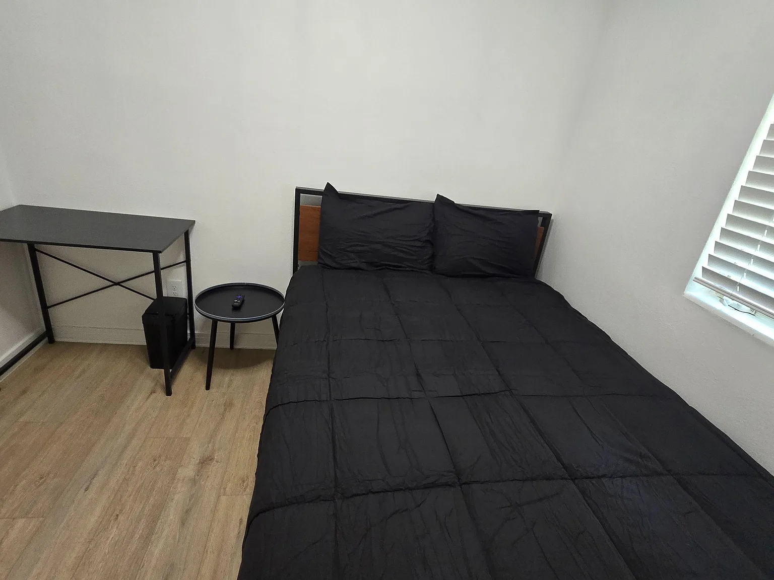 3 bed, 1.0 bath, 876 sqft, $728 — Photo 2