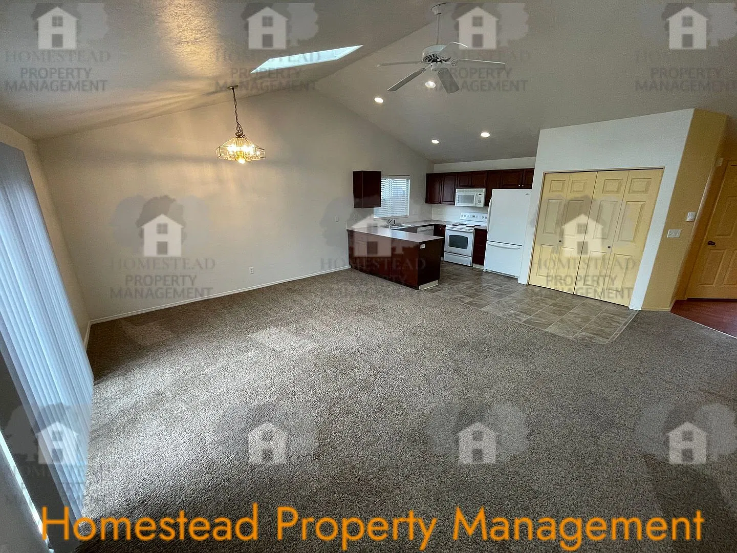 Hard to find single level 4 bedroom! — Photo 4