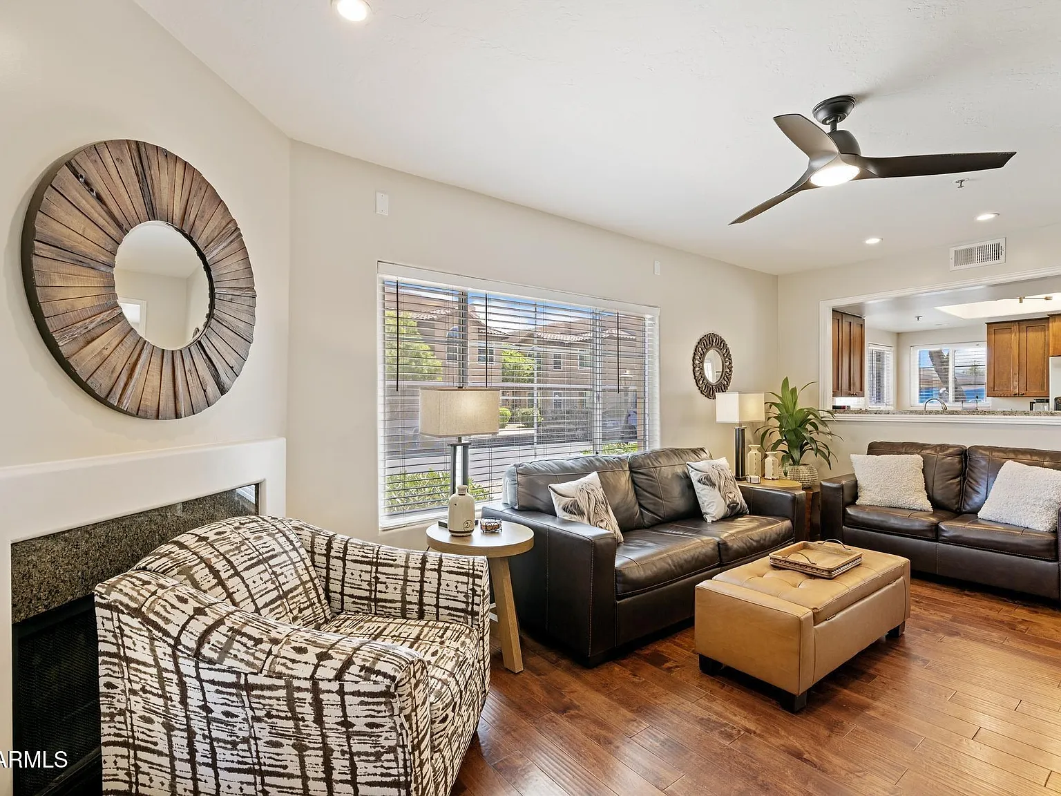 3 bed, 2.0 bath, 1206 sqft, $2,300 — Photo 4