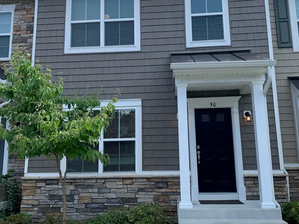 90 Andrews Pl, Fredericksburg, VA 22405
