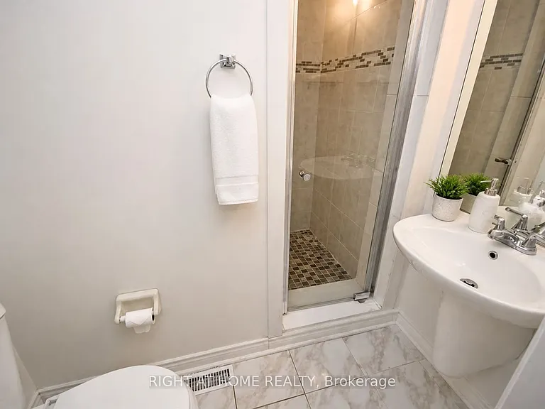 1466 Bayshire Dr — Photo 11