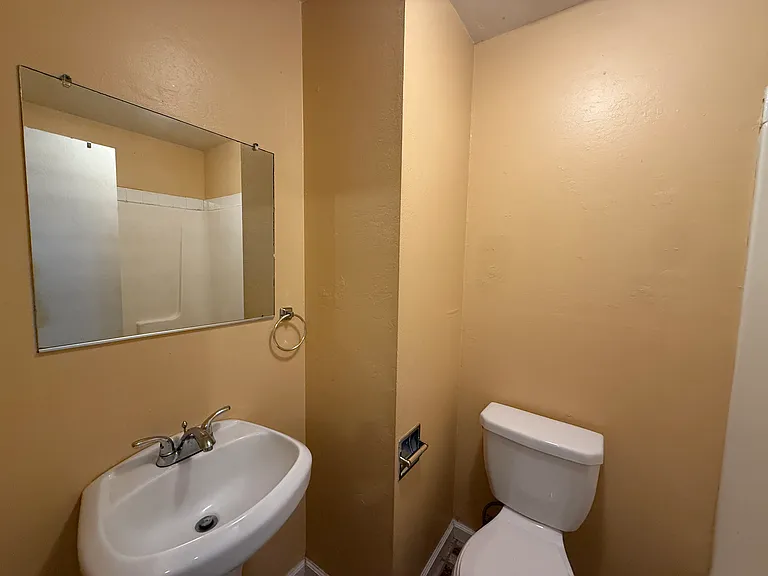 403 Maple St #B — Photo 6