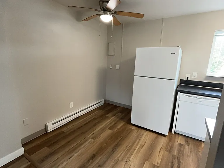 Hall Court Apartments — Photo 6