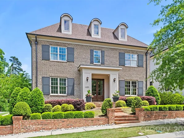 1105 Churchill Commons Dr, Charlotte, NC 28211