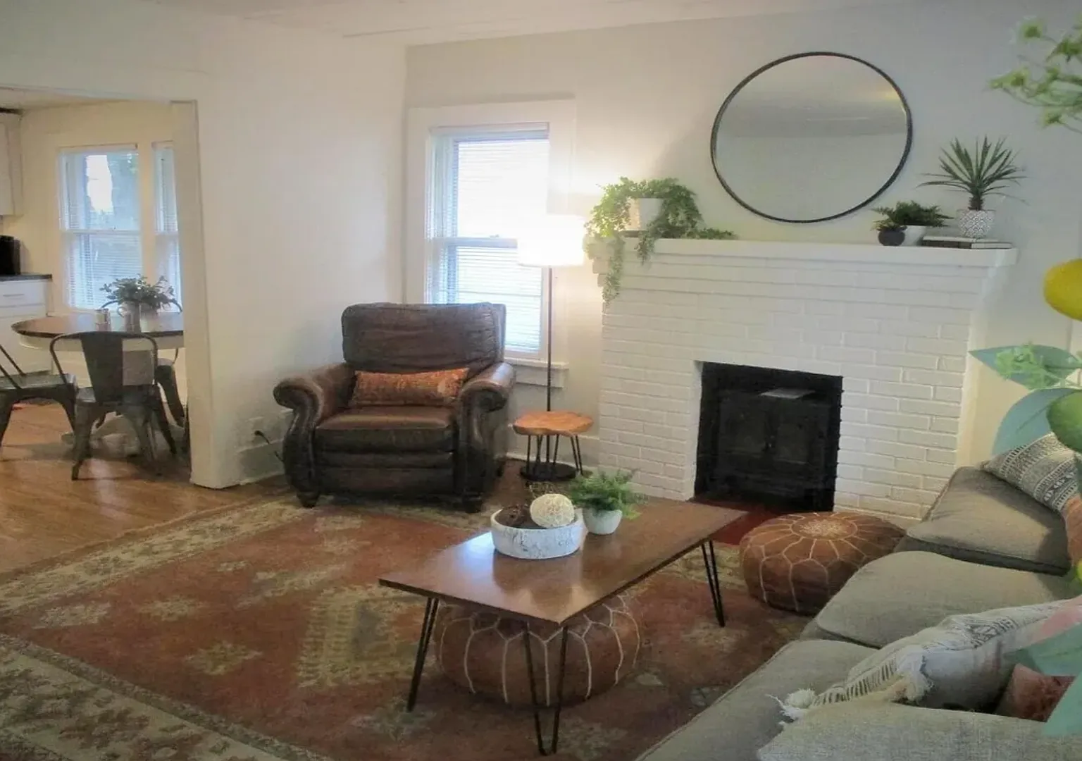 Charming 2-Bed, 1-Bath Fully Furnished Home Ready for Move-In! — Photo 3
