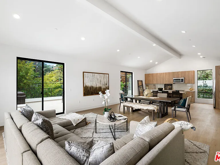 3659 1/2 Regal Pl — Photo 8