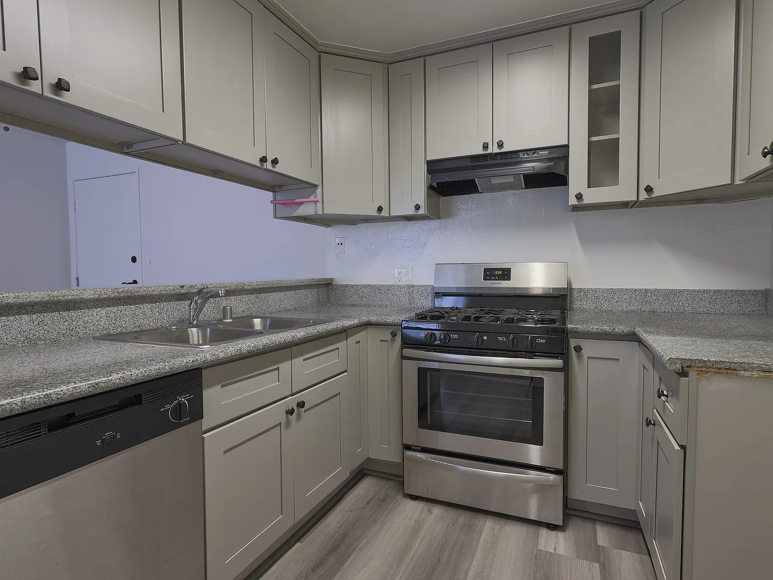 943 Elden Ave — Photo 1